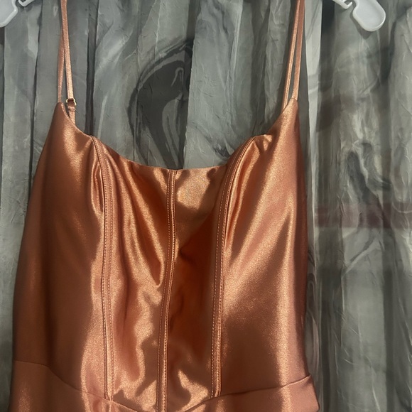 Elegant Pink Satin Evening Dress - Picture 4 of 6